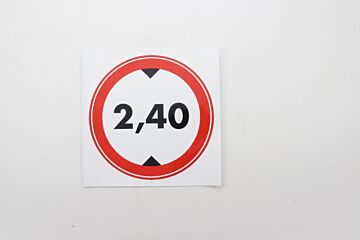Skilt med højde 2,40m