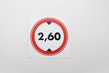 Skilt med højde 2,60m